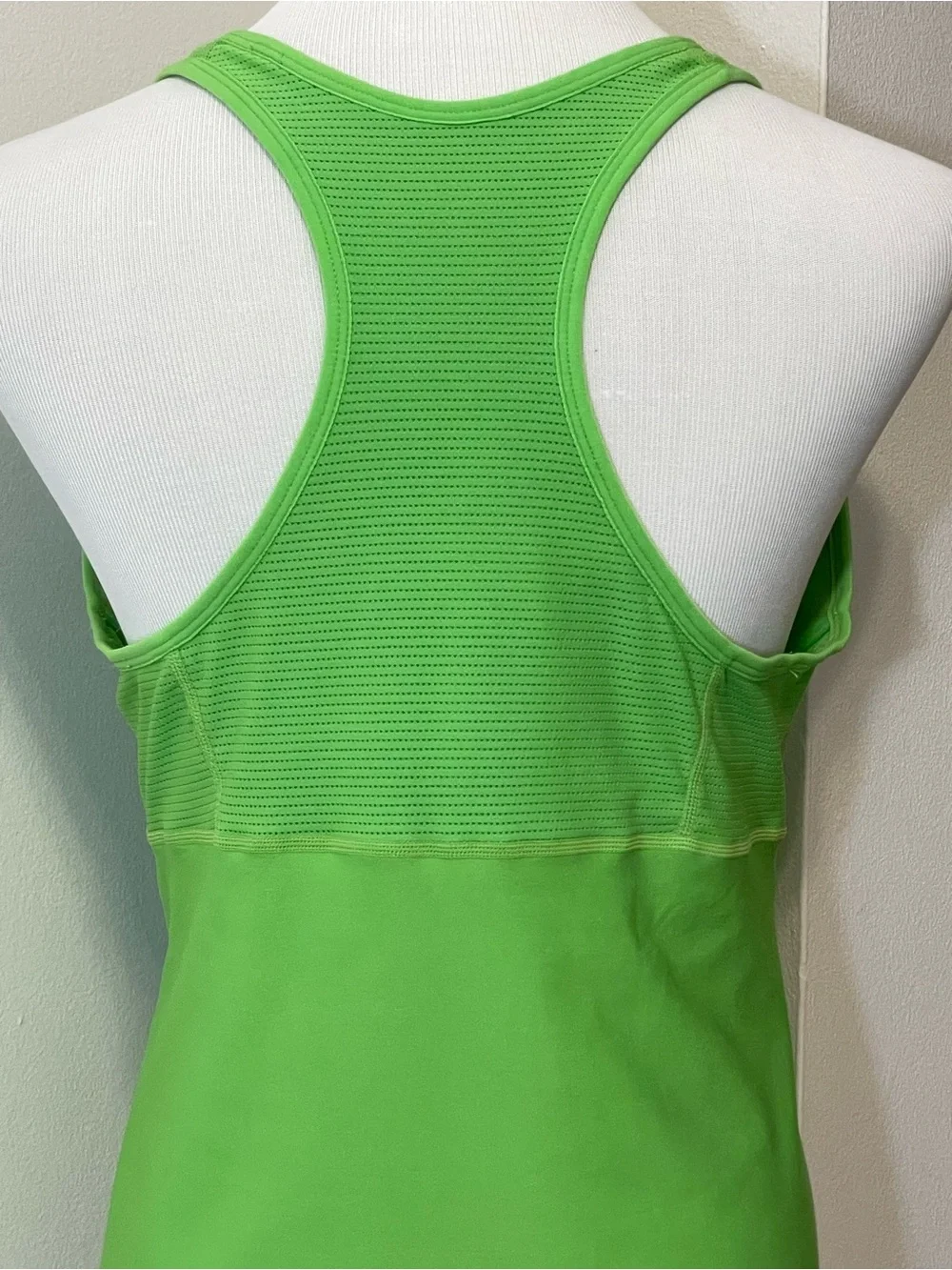 Nike Dri-Fit Women’s Green V-Neck Racerback Athletic Tank Top Size XL